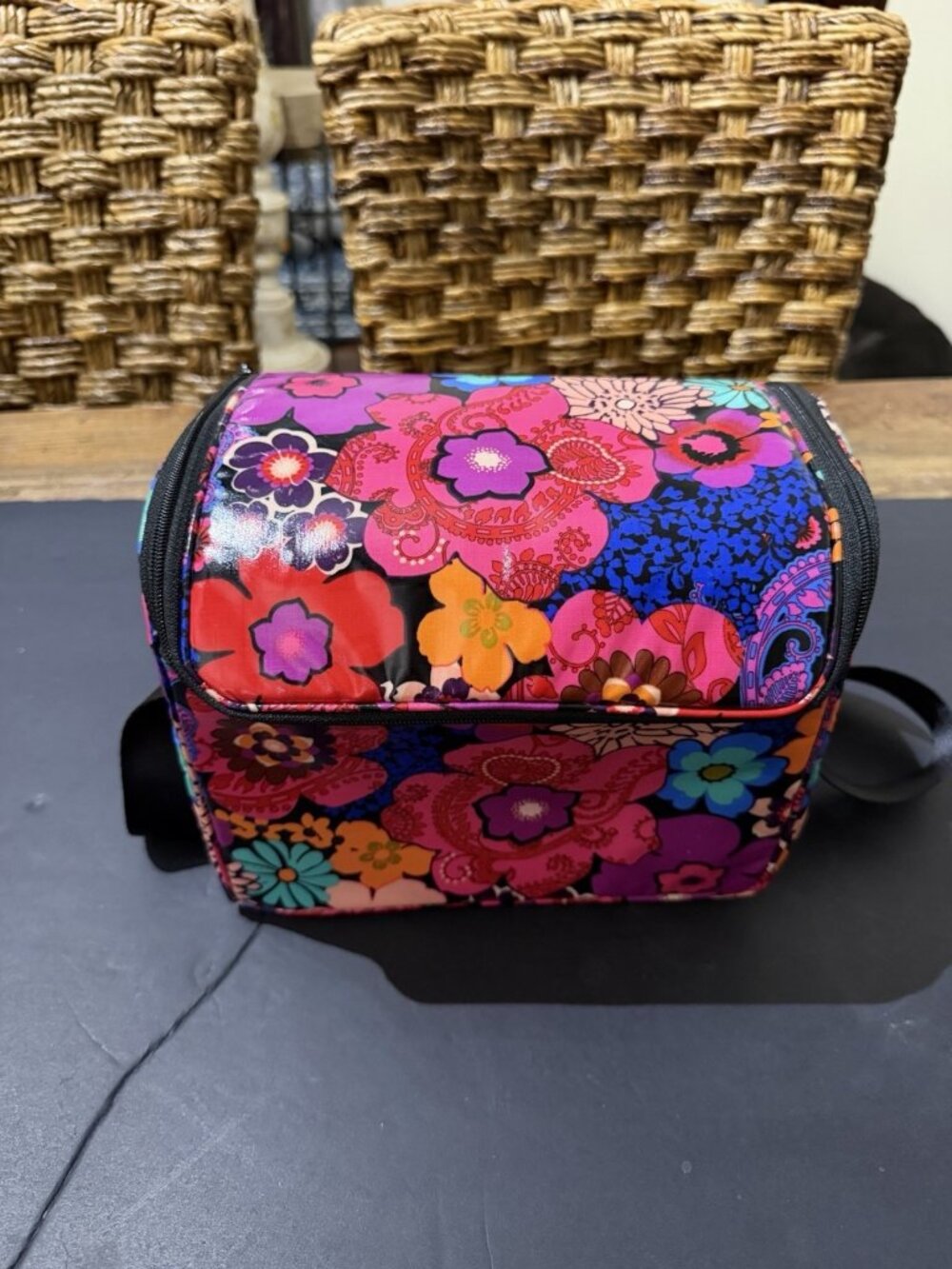 Very Nice VERA BRADLEY LUNCH BOX Zippered Floral Fiesta Insulated Bag Tote